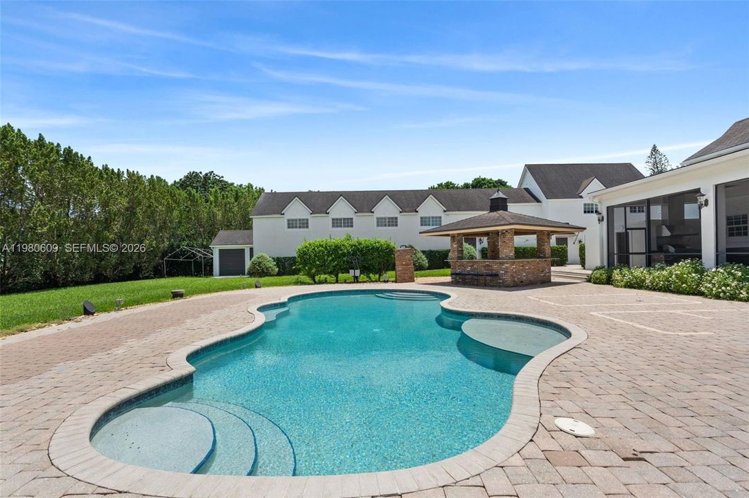 Recently Sold: $4,299,000 (5 beds, 5 baths, 5512 Square Feet)