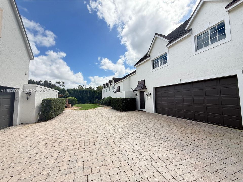 Recently Sold: $4,299,000 (5 beds, 5 baths, 5512 Square Feet)