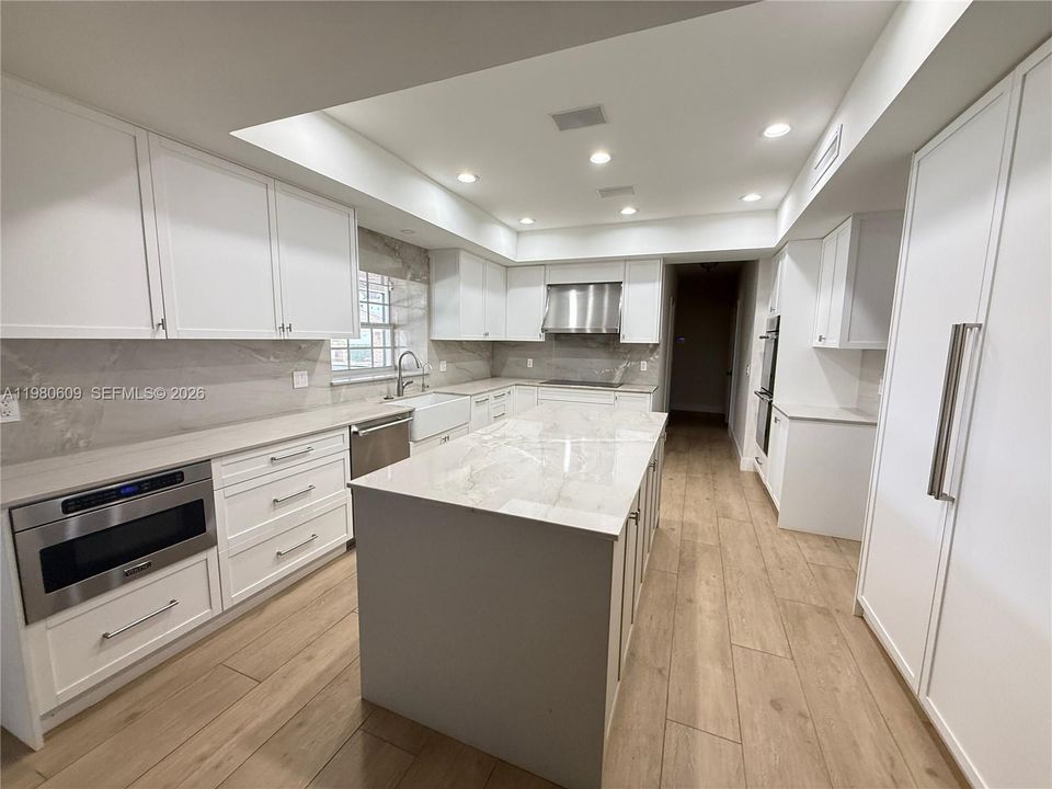 Recently Sold: $4,299,000 (5 beds, 5 baths, 5512 Square Feet)