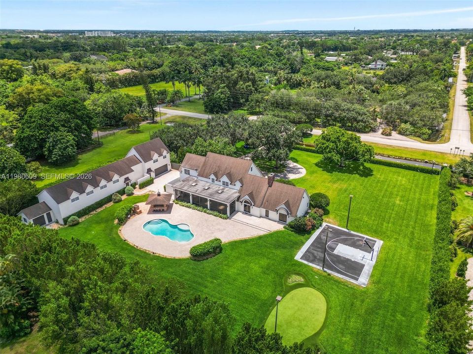 Recently Sold: $4,299,000 (5 beds, 5 baths, 5512 Square Feet)