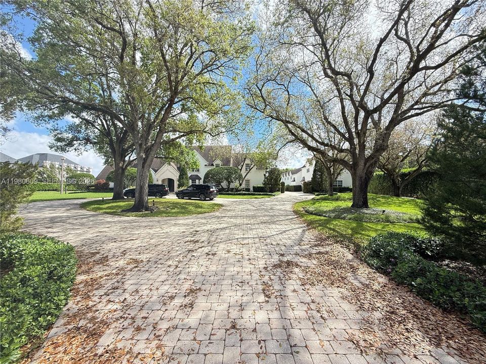Recently Sold: $4,299,000 (5 beds, 5 baths, 5512 Square Feet)