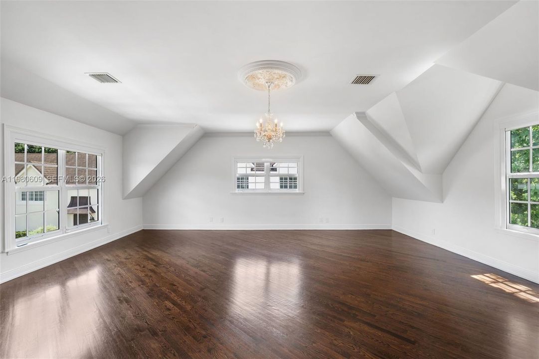 Recently Sold: $4,299,000 (5 beds, 5 baths, 5512 Square Feet)