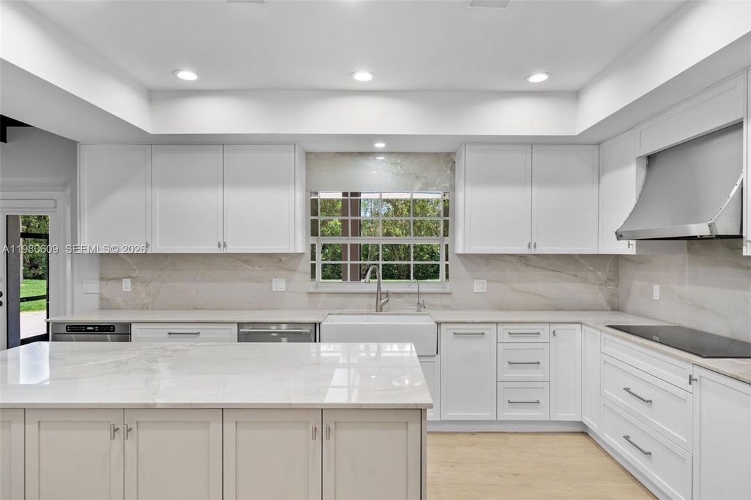 Recently Sold: $4,299,000 (5 beds, 5 baths, 5512 Square Feet)