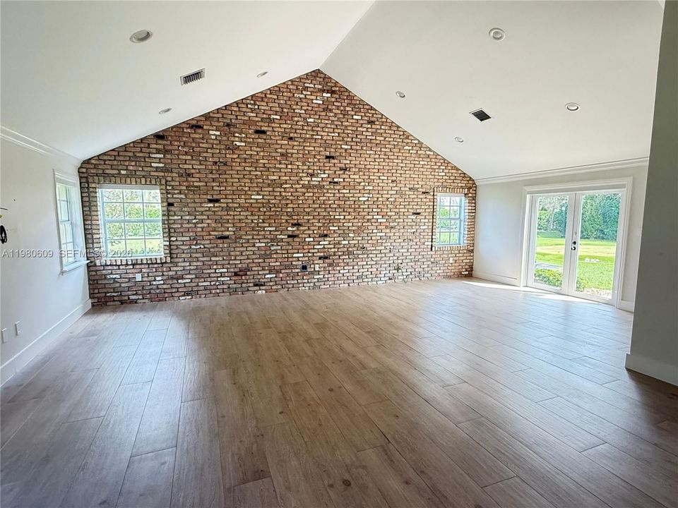 Recently Sold: $4,299,000 (5 beds, 5 baths, 5512 Square Feet)