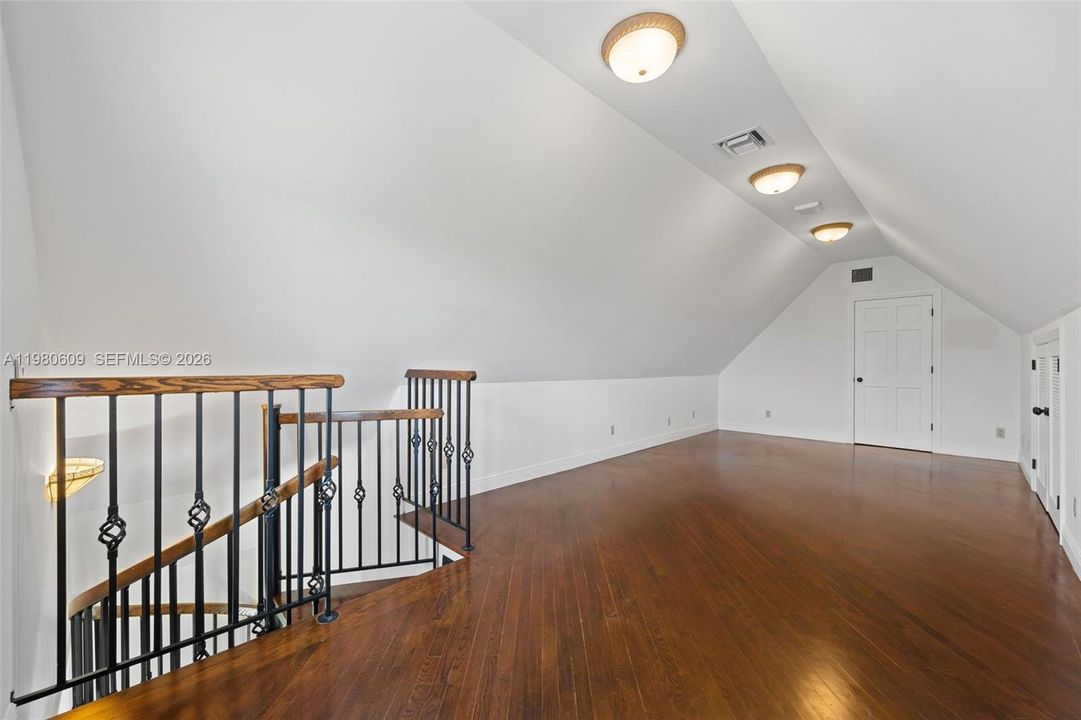 Recently Sold: $4,299,000 (5 beds, 5 baths, 5512 Square Feet)