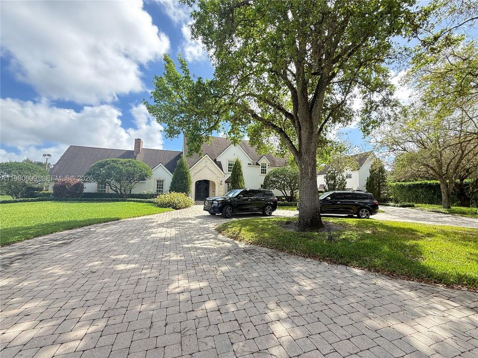 Recently Sold: $4,299,000 (5 beds, 5 baths, 5512 Square Feet)
