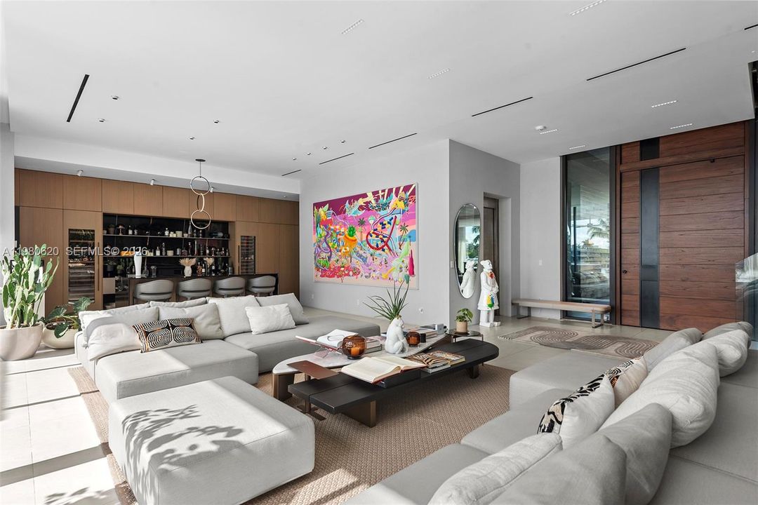 For Rent: $215,000 (7 beds, 9 baths, 7356 Square Feet)