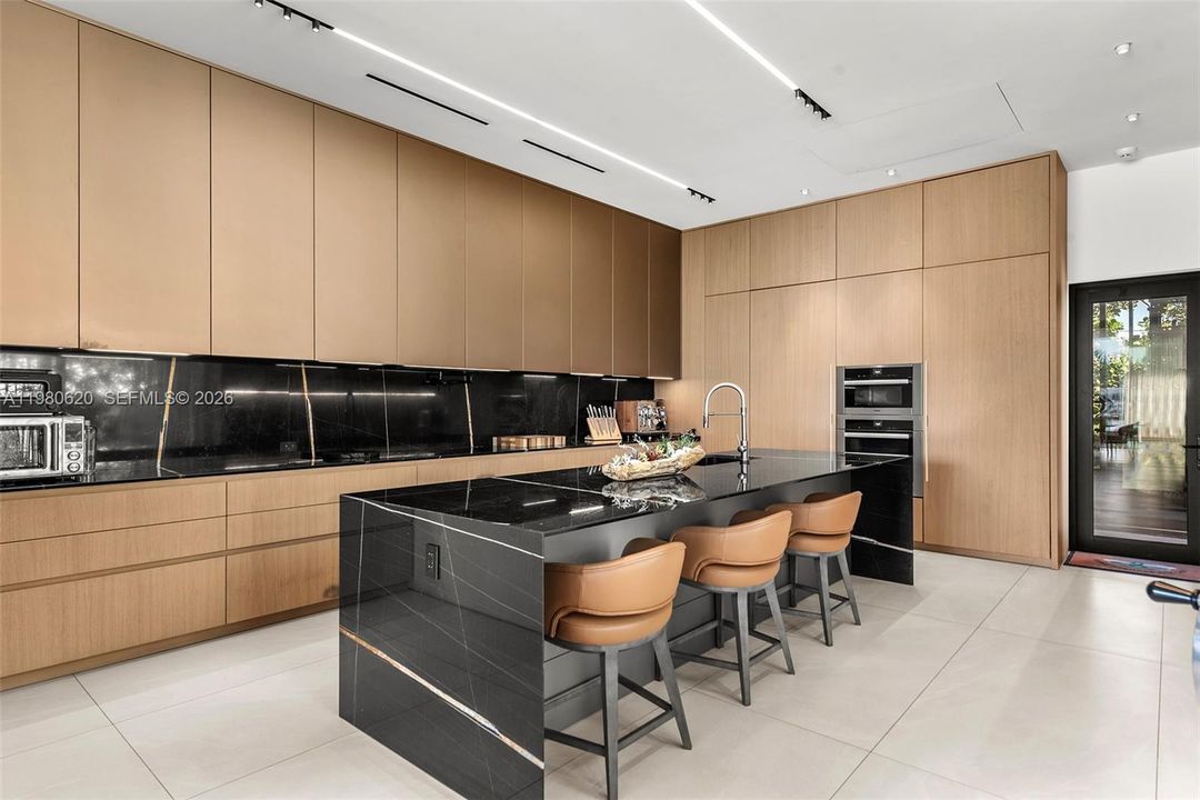For Rent: $215,000 (7 beds, 9 baths, 7356 Square Feet)