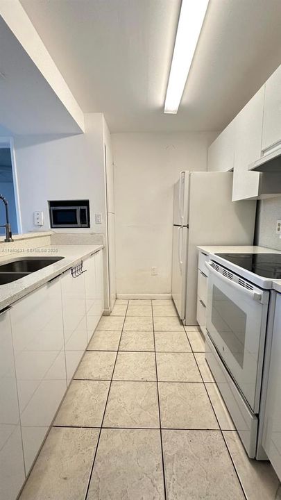 Activo con contrato: $2,000 (2 camas, 2 baños, 970 Pies cuadrados)