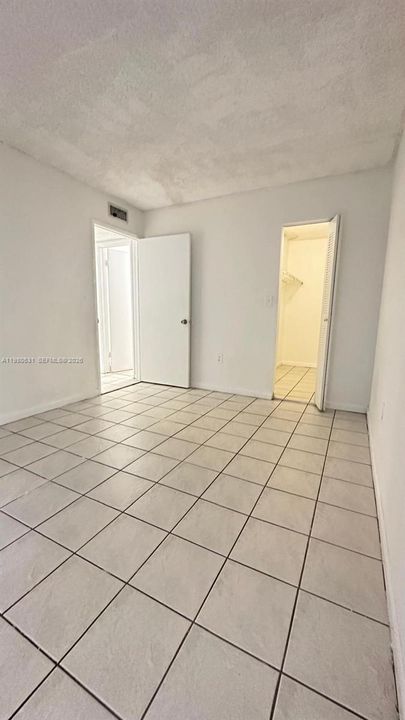 Activo con contrato: $2,000 (2 camas, 2 baños, 970 Pies cuadrados)