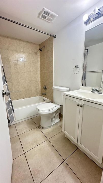 Activo con contrato: $2,000 (2 camas, 2 baños, 970 Pies cuadrados)