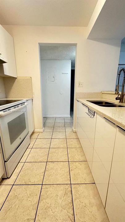 Activo con contrato: $2,000 (2 camas, 2 baños, 970 Pies cuadrados)