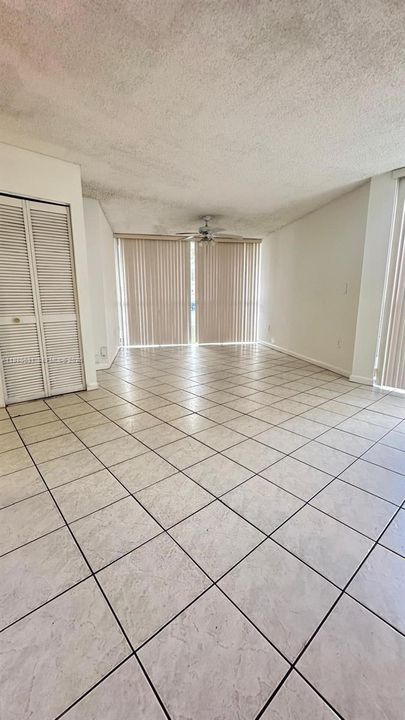 Activo con contrato: $2,000 (2 camas, 2 baños, 970 Pies cuadrados)