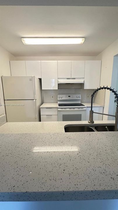 Activo con contrato: $2,000 (2 camas, 2 baños, 970 Pies cuadrados)