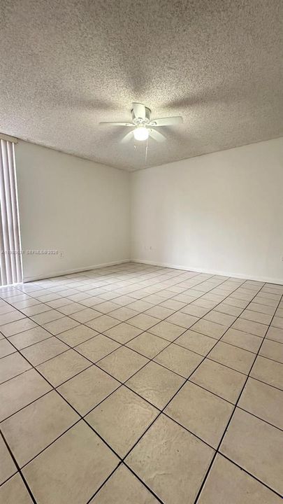 Activo con contrato: $2,000 (2 camas, 2 baños, 970 Pies cuadrados)