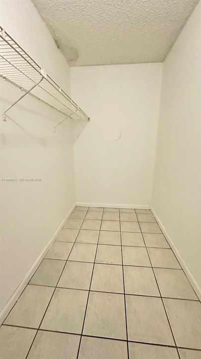 Activo con contrato: $2,000 (2 camas, 2 baños, 970 Pies cuadrados)