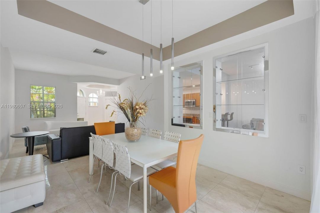 En Venta: $819,000 (3 camas, 2 baños, 2000 Pies cuadrados)