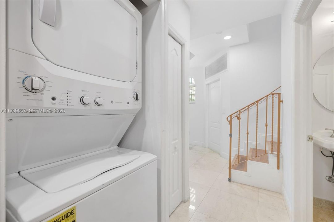 En Venta: $819,000 (3 camas, 2 baños, 2000 Pies cuadrados)