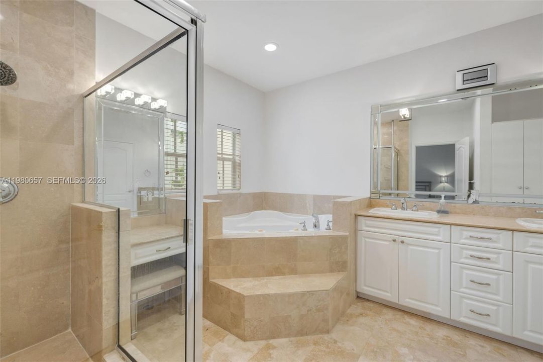 En Venta: $819,000 (3 camas, 2 baños, 2000 Pies cuadrados)