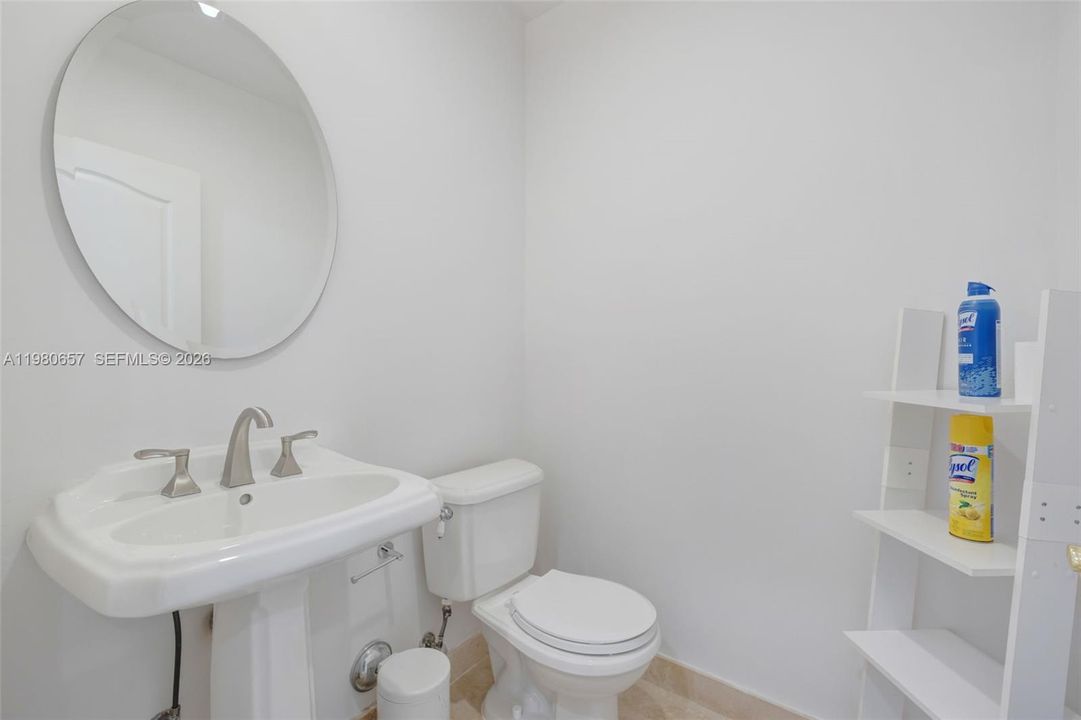 En Venta: $819,000 (3 camas, 2 baños, 2000 Pies cuadrados)