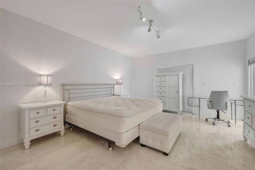 En Venta: $819,000 (3 camas, 2 baños, 2000 Pies cuadrados)
