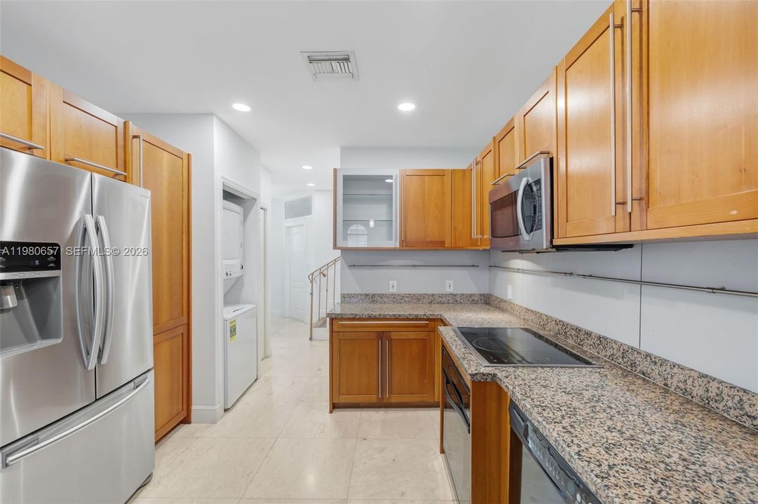 En Venta: $819,000 (3 camas, 2 baños, 2000 Pies cuadrados)