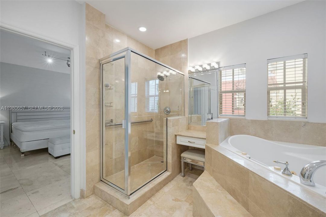 En Venta: $819,000 (3 camas, 2 baños, 2000 Pies cuadrados)