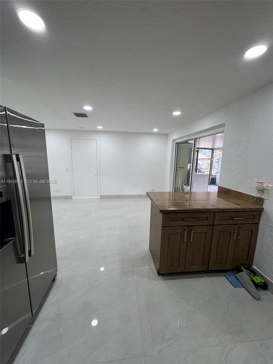 На продажу: $699,900 (4 спален, 2 ванн, 1314 Квадратных фут)