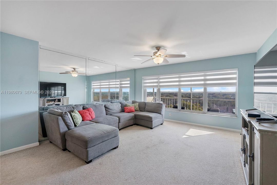 For Sale: $174,999 (2 beds, 2 baths, 1250 Square Feet)