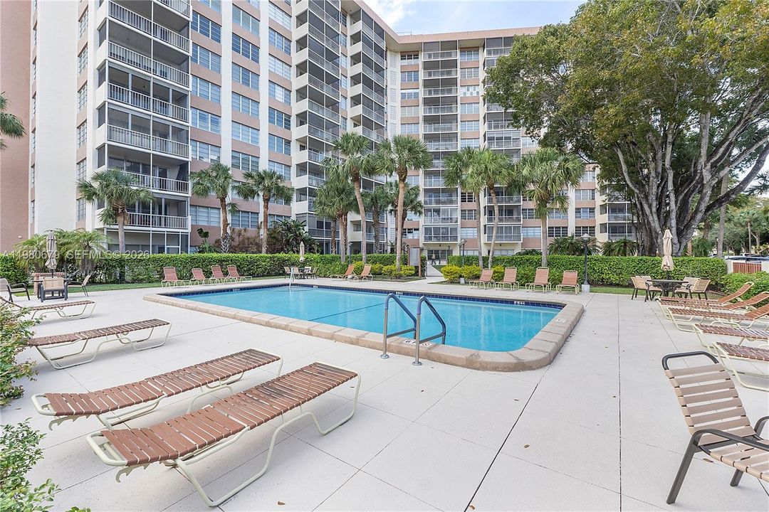 For Sale: $174,999 (2 beds, 2 baths, 1250 Square Feet)