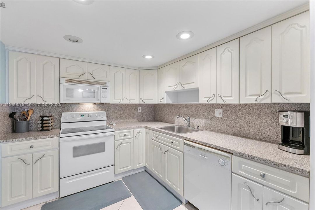 For Sale: $174,999 (2 beds, 2 baths, 1250 Square Feet)