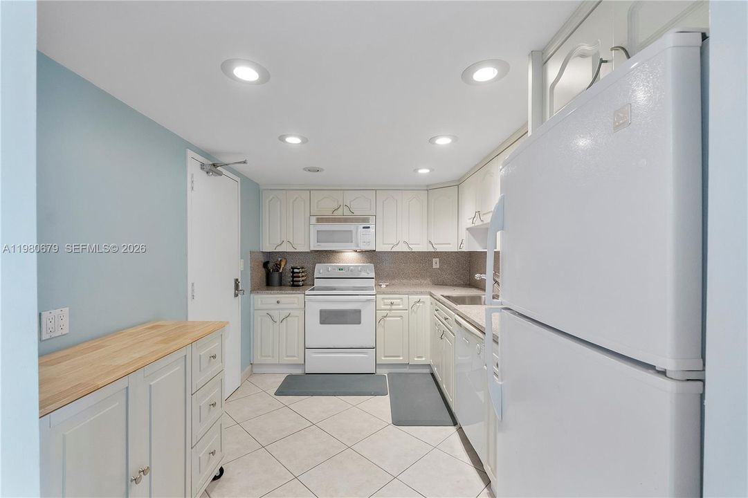 For Sale: $174,999 (2 beds, 2 baths, 1250 Square Feet)