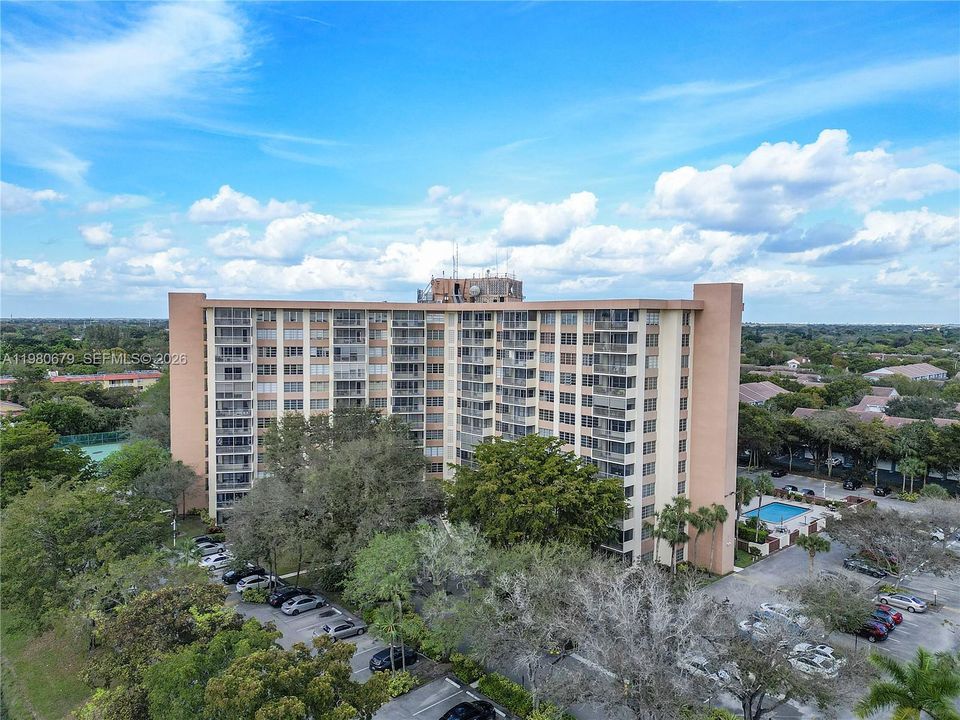 For Sale: $174,999 (2 beds, 2 baths, 1250 Square Feet)