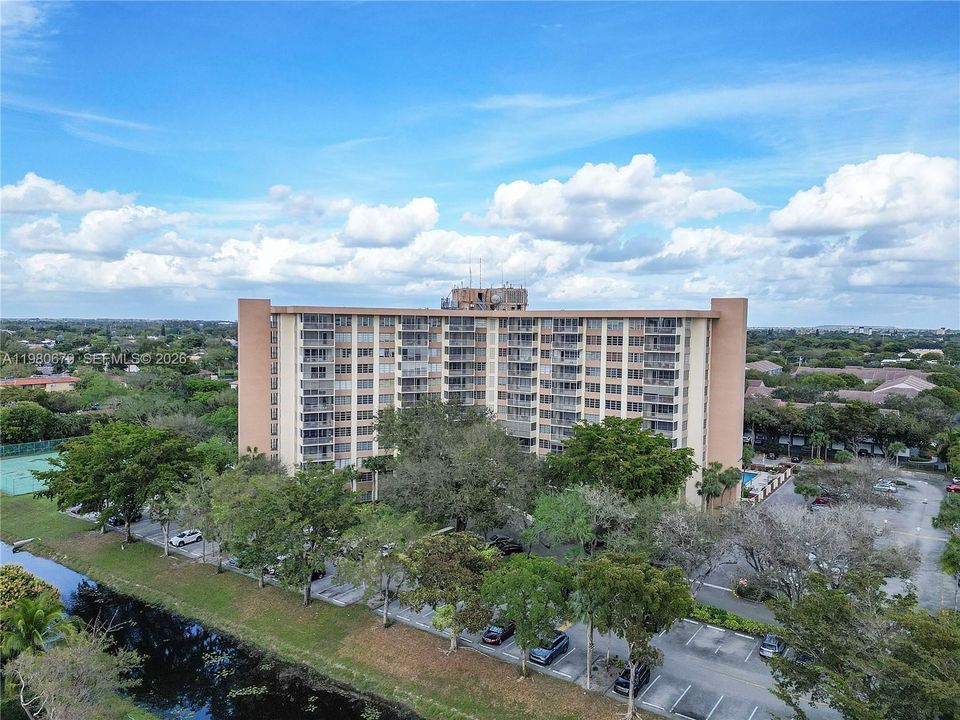 For Sale: $174,999 (2 beds, 2 baths, 1250 Square Feet)