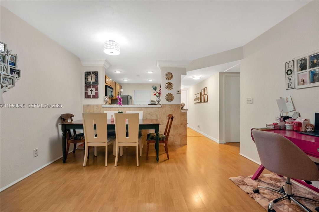 En Venta: $184,990 (2 camas, 2 baños, 1000 Pies cuadrados)