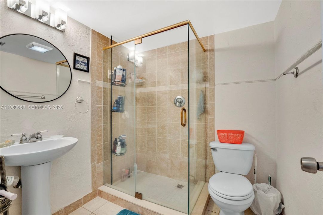 En Venta: $184,990 (2 camas, 2 baños, 1000 Pies cuadrados)