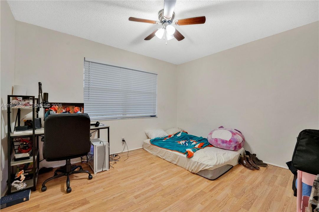 En Venta: $184,990 (2 camas, 2 baños, 1000 Pies cuadrados)