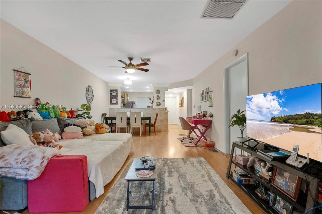 En Venta: $184,990 (2 camas, 2 baños, 1000 Pies cuadrados)