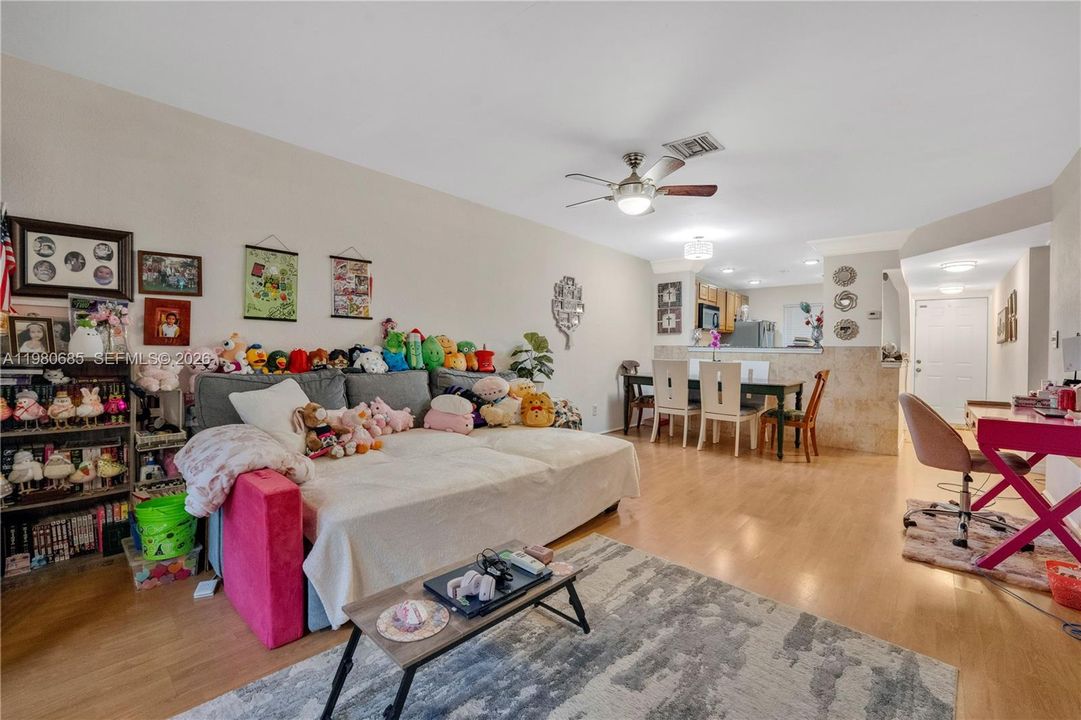 En Venta: $184,990 (2 camas, 2 baños, 1000 Pies cuadrados)