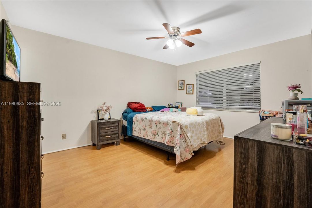En Venta: $184,990 (2 camas, 2 baños, 1000 Pies cuadrados)