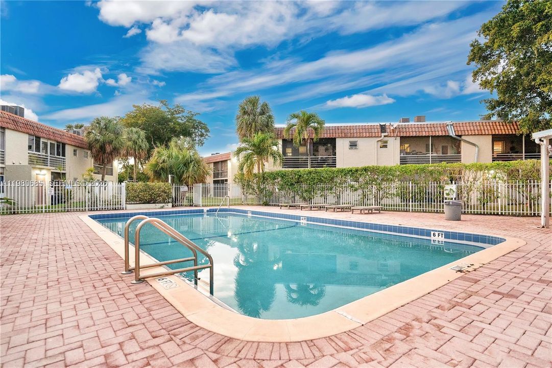 En Venta: $184,990 (2 camas, 2 baños, 1000 Pies cuadrados)
