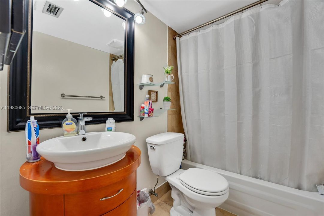 En Venta: $184,990 (2 camas, 2 baños, 1000 Pies cuadrados)