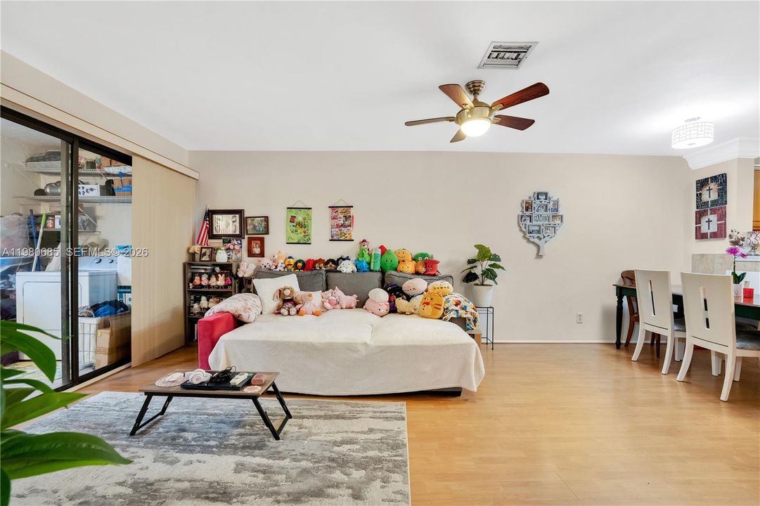 En Venta: $184,990 (2 camas, 2 baños, 1000 Pies cuadrados)
