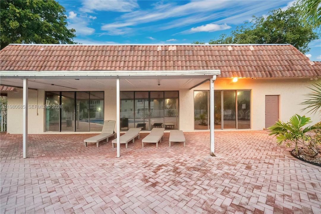 En Venta: $184,990 (2 camas, 2 baños, 1000 Pies cuadrados)