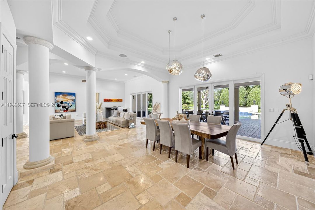 En Venta: $14,950,000 (6 camas, 5 baños, 6398 Pies cuadrados)