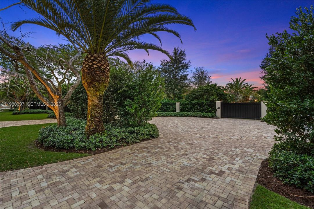 Backyard Driveway, Entrance & Parking