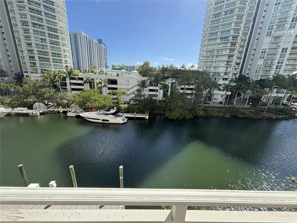 En Venta: $1,125,000 (3 camas, 2 baños, 1648 Pies cuadrados)