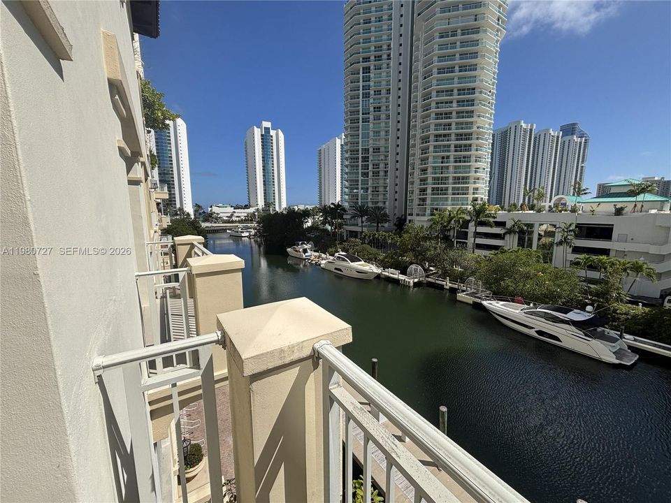 En Venta: $1,125,000 (3 camas, 2 baños, 1648 Pies cuadrados)