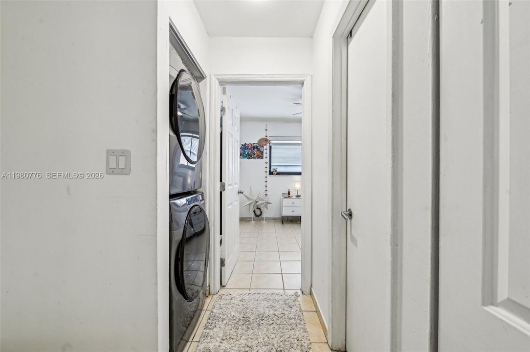 На продажу: $399,000 (2 спален, 1 ванн, 1000 Квадратных фут)