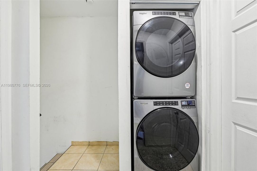 На продажу: $399,000 (2 спален, 1 ванн, 1000 Квадратных фут)